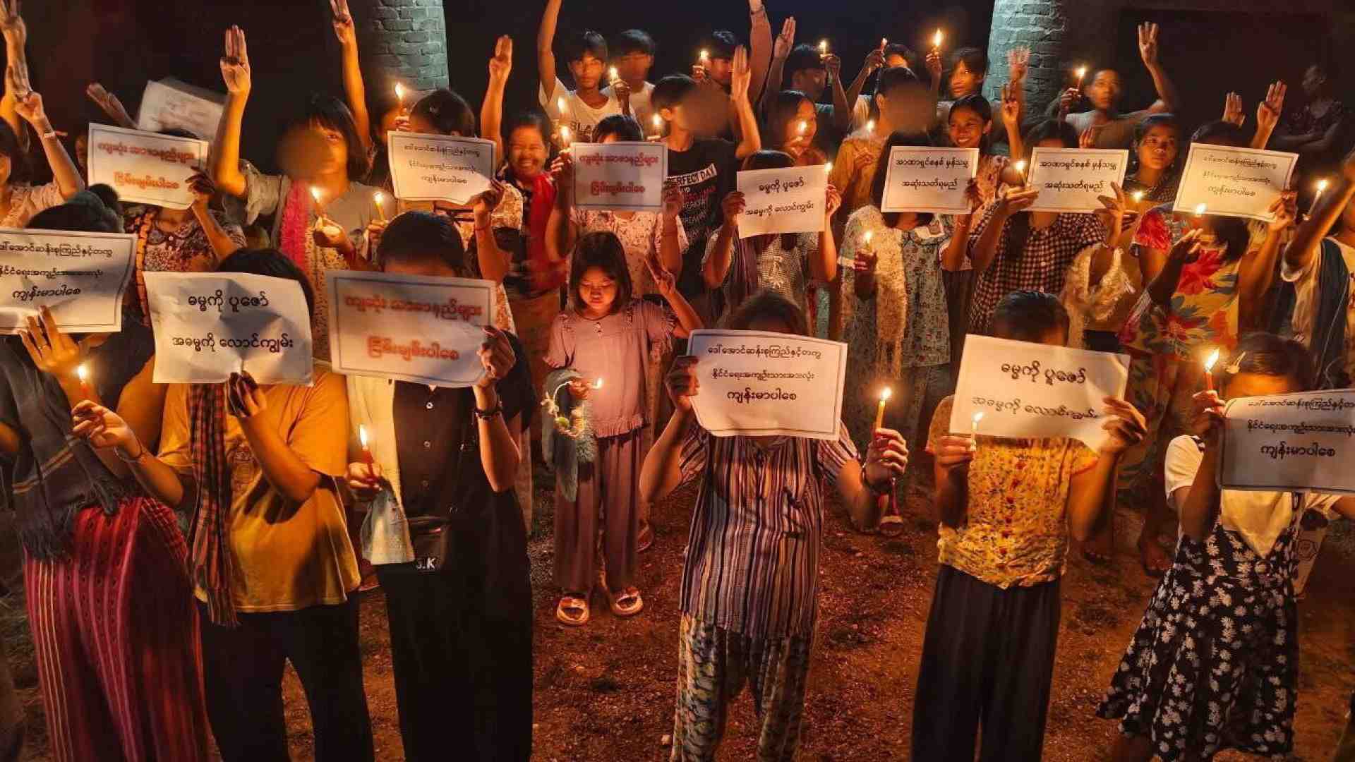 Ora la giunta militare in Myanmar per bombardare i civili è passata ai parapendii