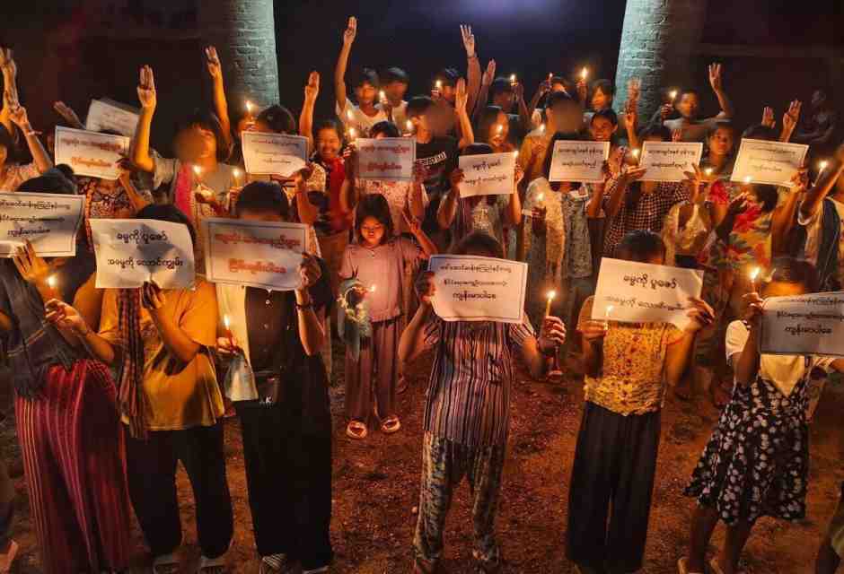 Ora la giunta militare in Myanmar per bombardare i civili è passata ai parapendii