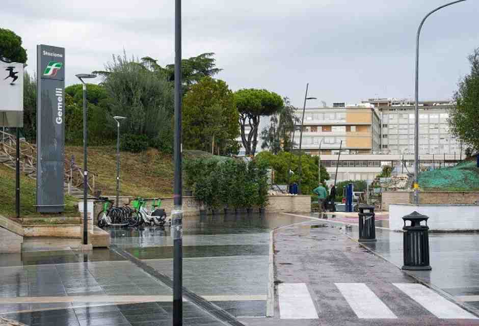 Nuovo ingresso al gemelli. ora togliere la ciclabile