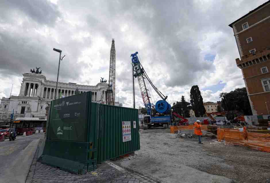 Non solo metro C di Roma, tutti i tagli della legge di Bilancio. Tajani: "Fare subito marcia indietro"