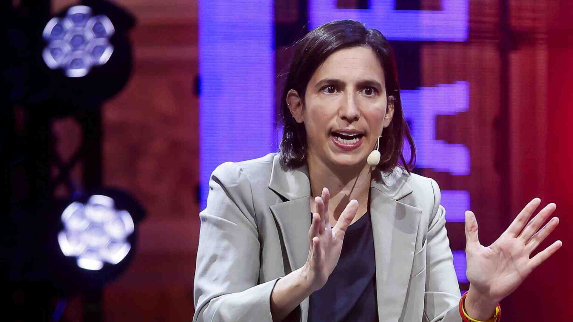 La paura di Schlein di perdere Repubblica. L’idea di coinvolgere Feltrinelli, Cucinelli, le banche