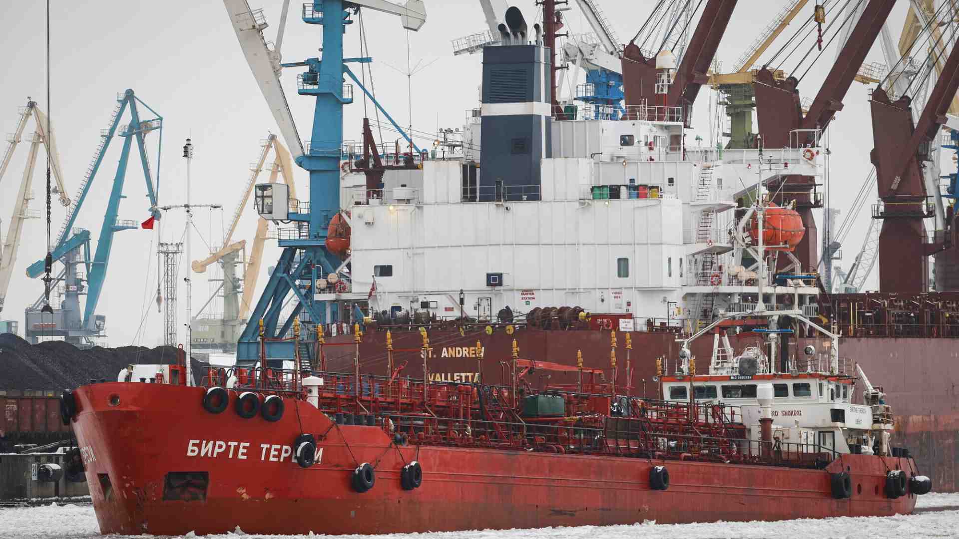 Quanto pesa per Mosca lo stop di India e Cina all'import di petrolio