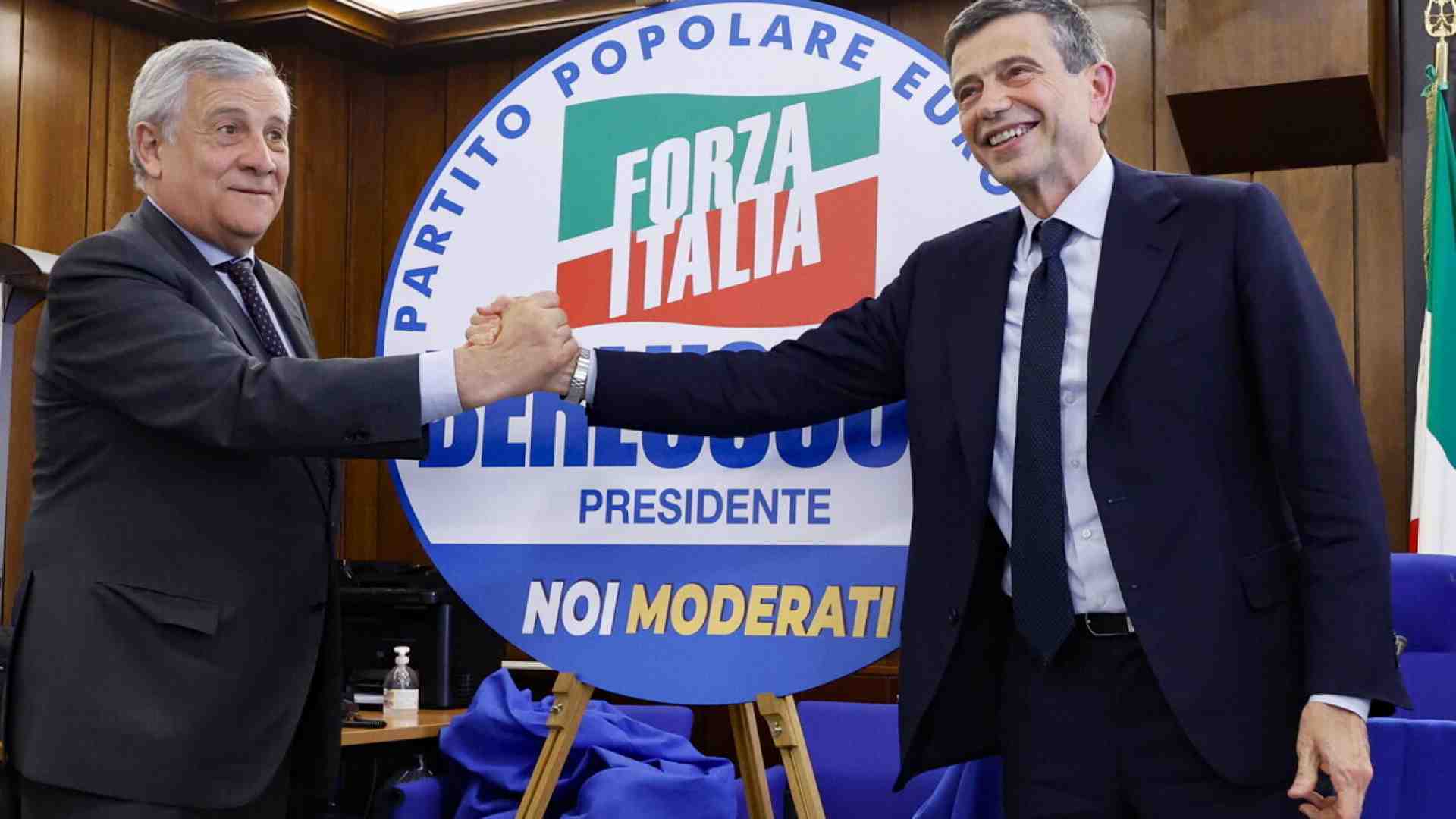 Lupi vs Tajani: "Ha condiviso ogni provvedimento" della manovra. E il vicepremier risponde: "Pinocchio"