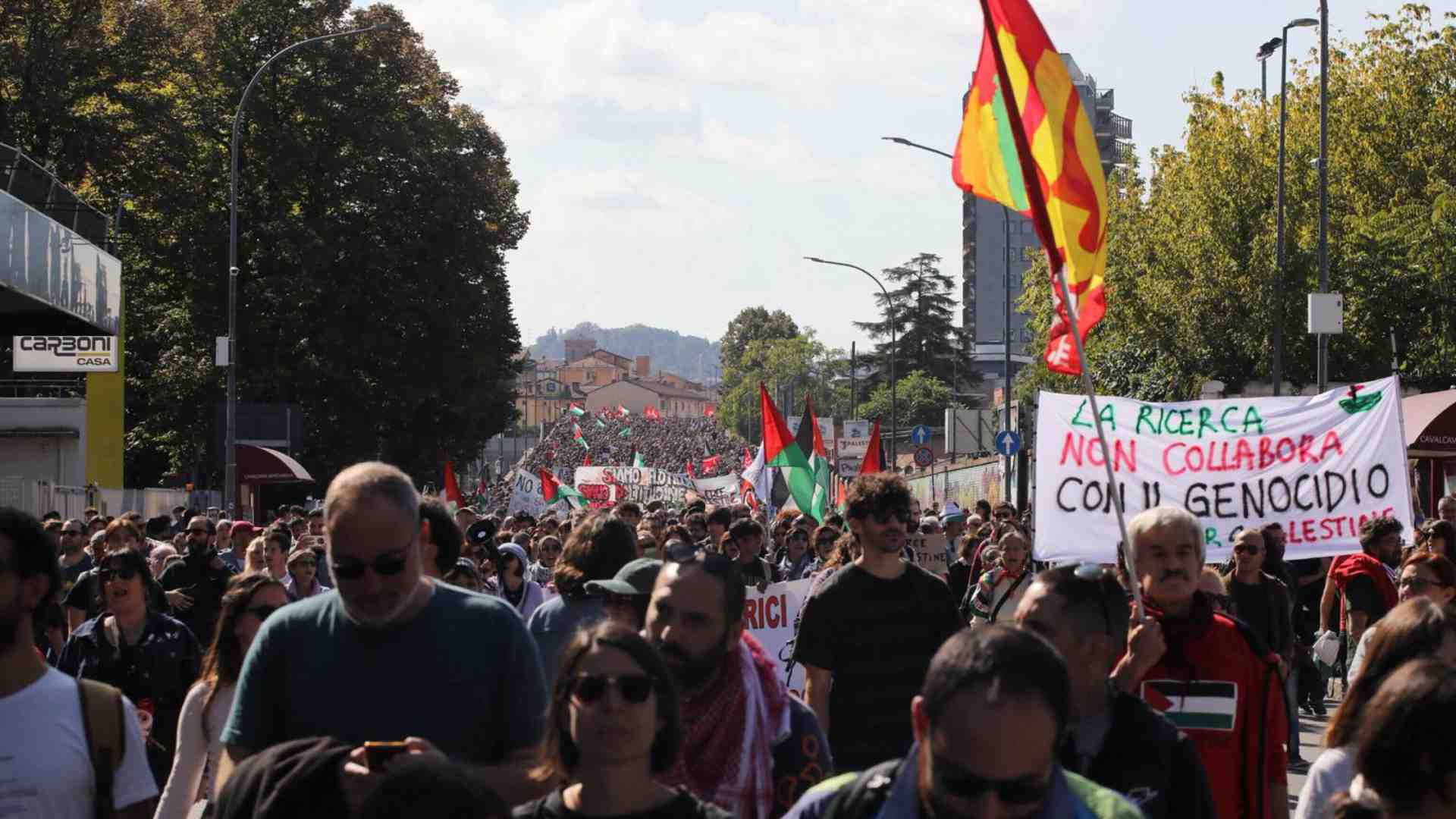 Gli insulti degli iscritti Usb al Garante per gli scioperi: “Servi del governo, maledetti!”