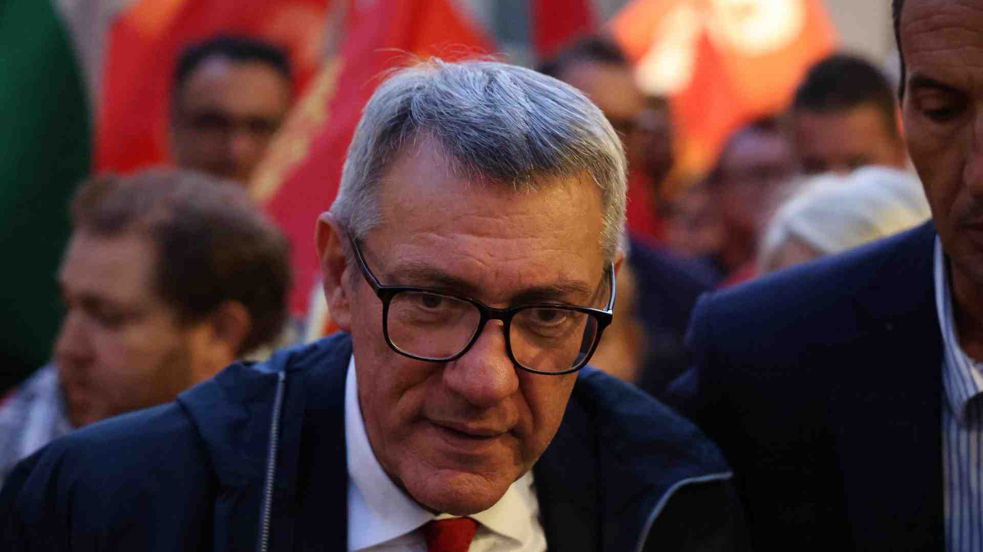 Landini in piazza e la verità a casa