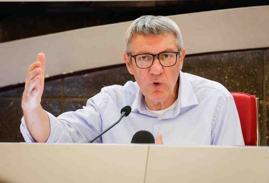 Il derby tra Usb e Cgil. I primi hanno già proclamato lo sciopero, Landini lo farà. Incrocio di date e di idee