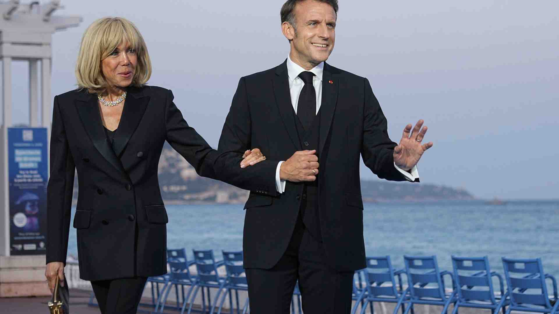 Brigitte Macron porta in tribunale i creatori della fake news sulla sua identità di genere