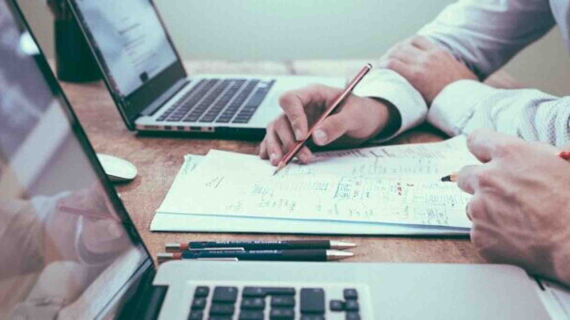 La troppa pressione burocratica crea l'ecosistema ideale per i burosauri