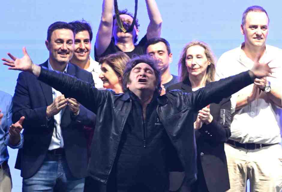 Il mantra di Milei: prima i conti in ordine. A colpi di schitarrate rock è il campione delle generazioni future