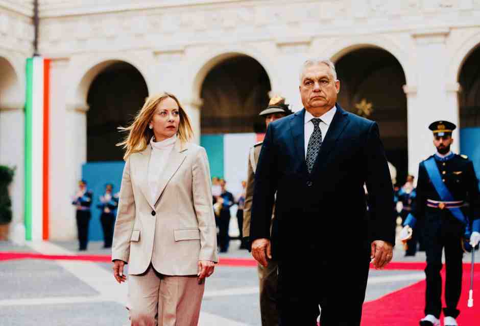 Meloni ospita Orbán, ma su Kyiv c’è sempre più distanza. Tajani: “Noi diversi da Budapest”