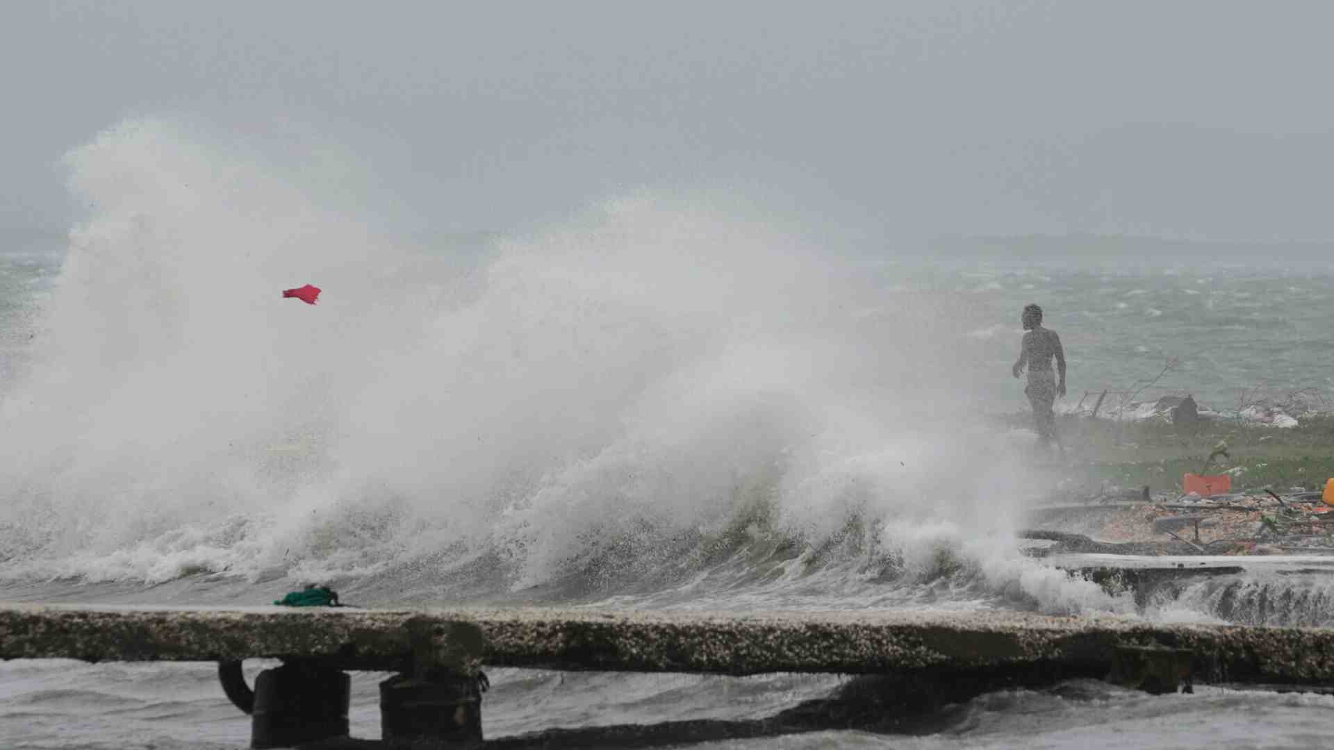 Il devastante uragano Melissa e le nave americane nel Mar dei Caraibi