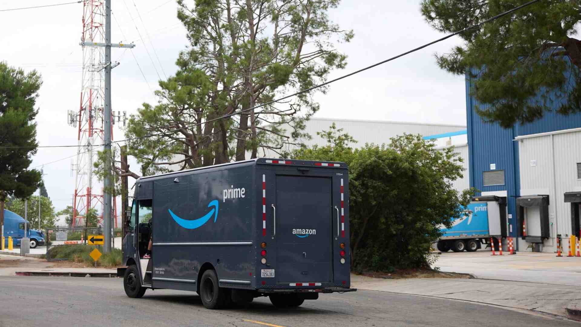 Perché Amazon ha deciso di licenziare 30.000 lavoratori