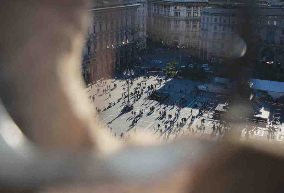 No, Milano la ricca non divora i suoi giovani. La finanza qui parla con loro