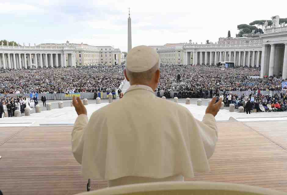 Il Papa ricorda che “la Chiesa non tollera l’antisemitismo e lo combatte”. Nonostante tutto