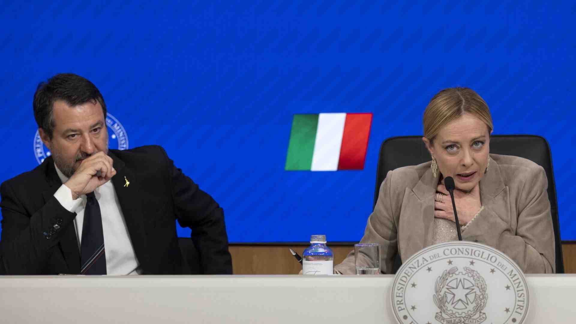 Vertice d'urgenza a Chigi sul Ponte. Salvini abbassa i toni: "Nessuno scontro tra poteri". La Corte dei Conti: "Verdetto giuridico"
