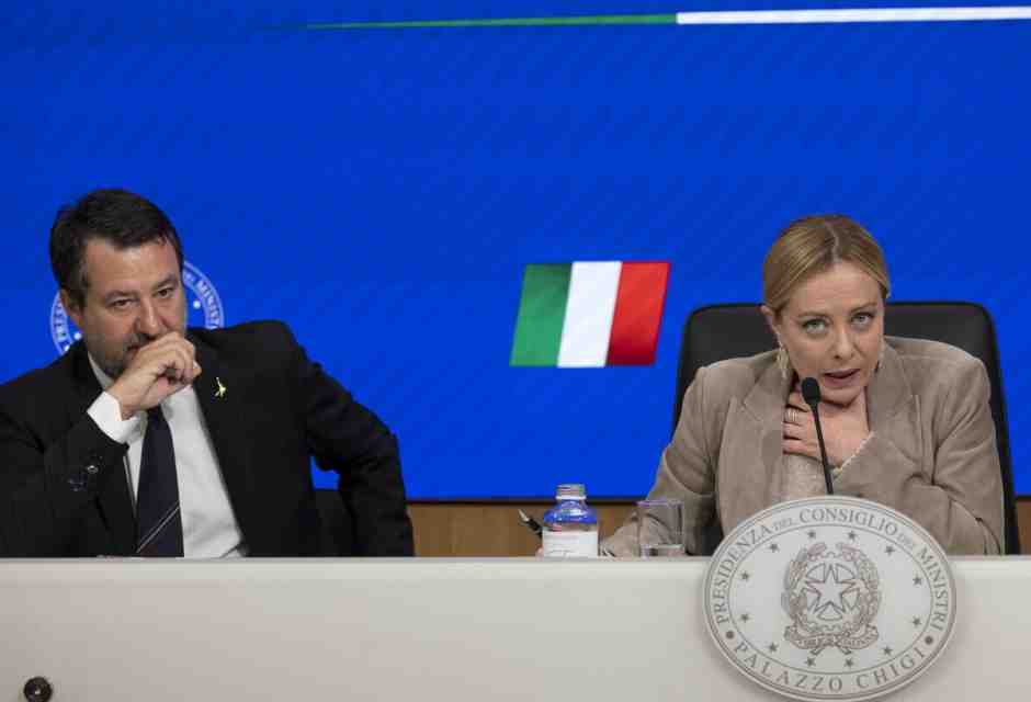 Vertice d'urgenza a Chigi sul Ponte. Salvini abbassa i toni: "Nessuno scontro tra poteri". La Corte dei Conti: "Verdetto giuridico"