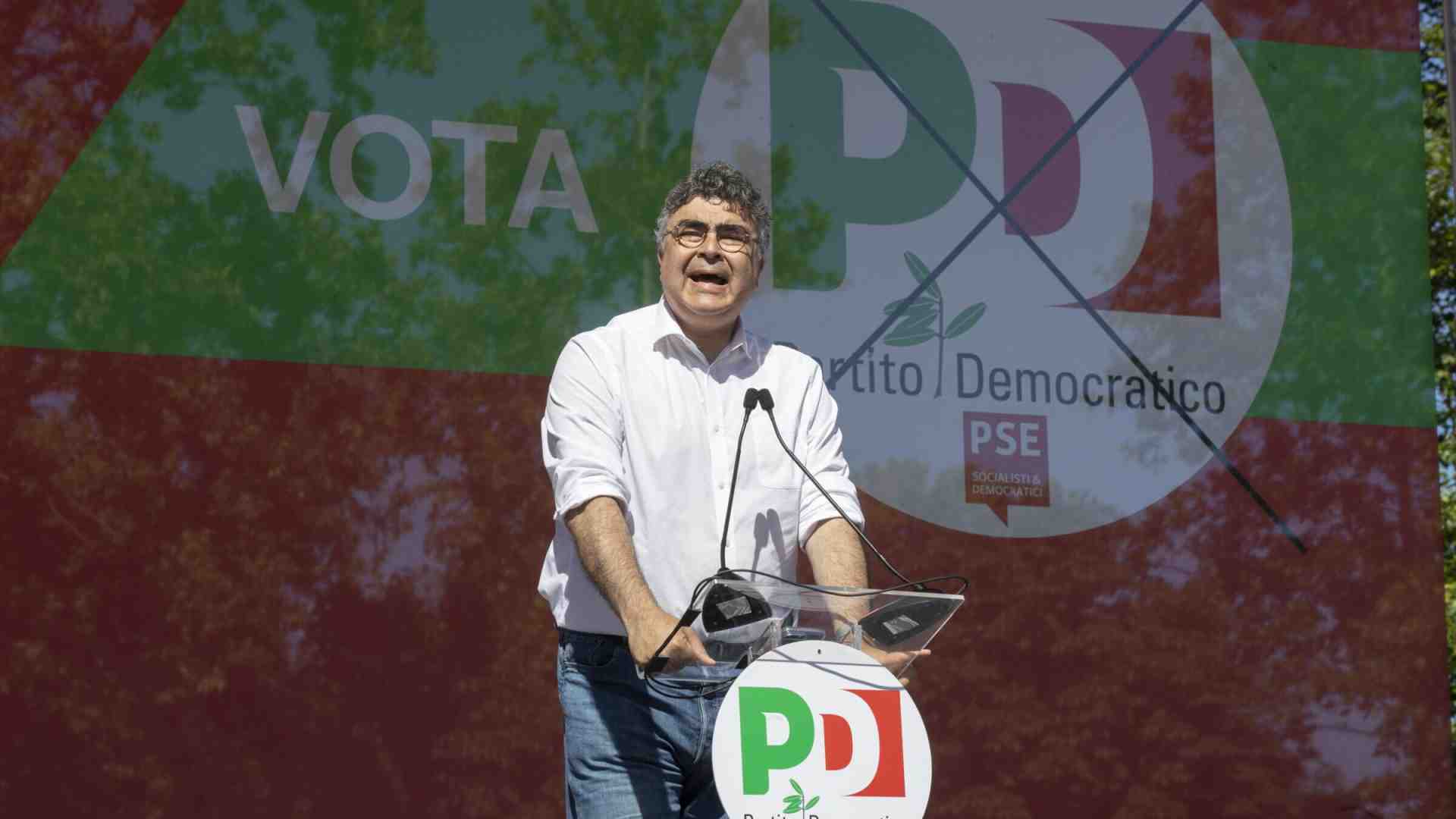 Prodi: "I pro Pal a Venezia sono dei matti". Delrio: "La sinistra prenda posizione". Un Pd per Fiano