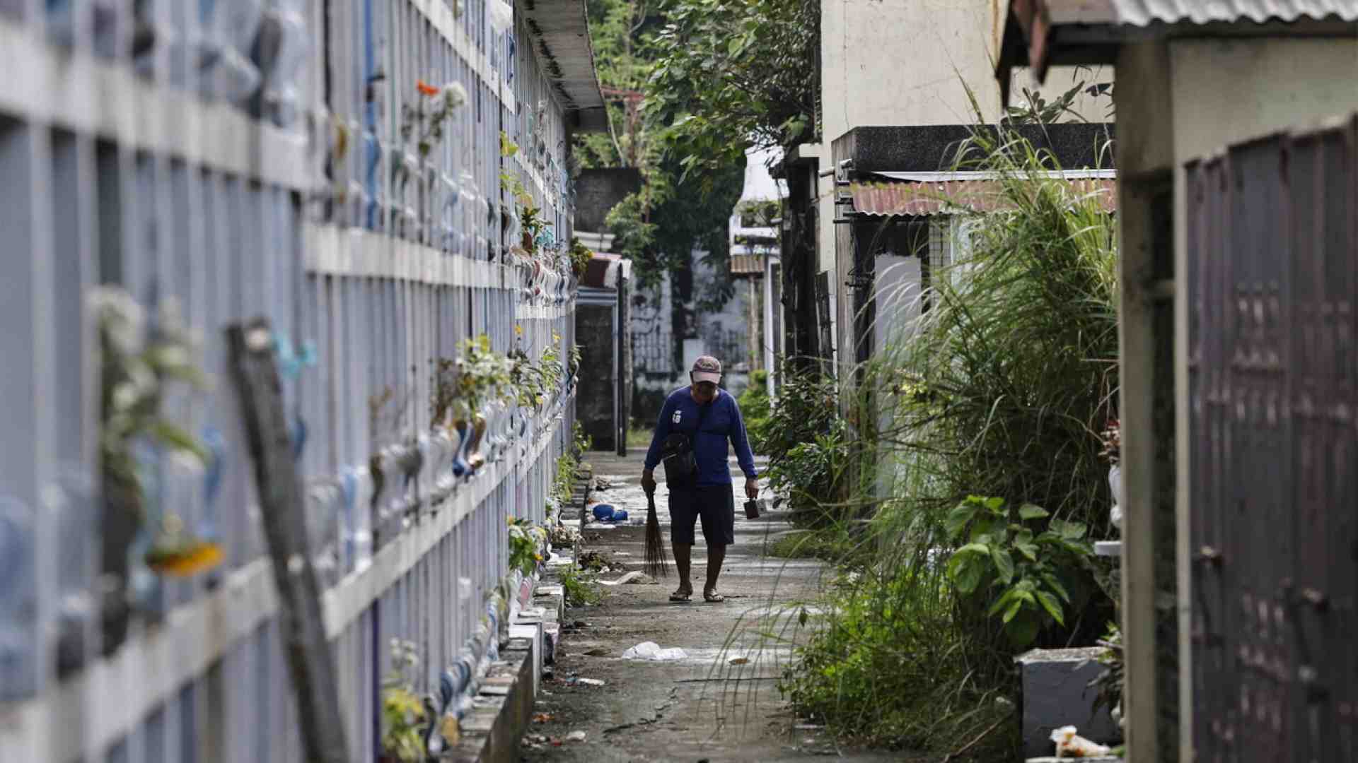 Alla morte non vogliamo pensare, non sapendo più che posto darle nella nostra cultura