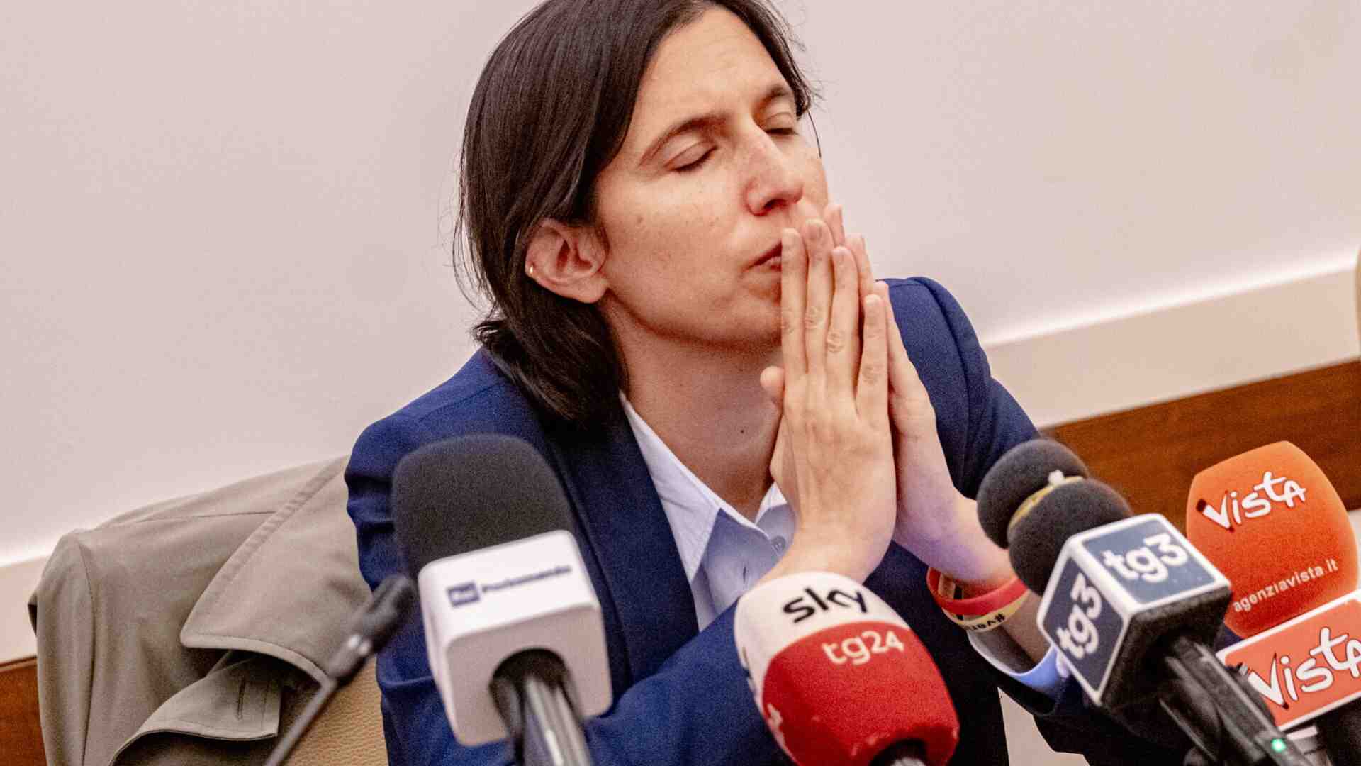 Che aspetta Schlein ad andare a Kyiv e abbracciare Zelensky?