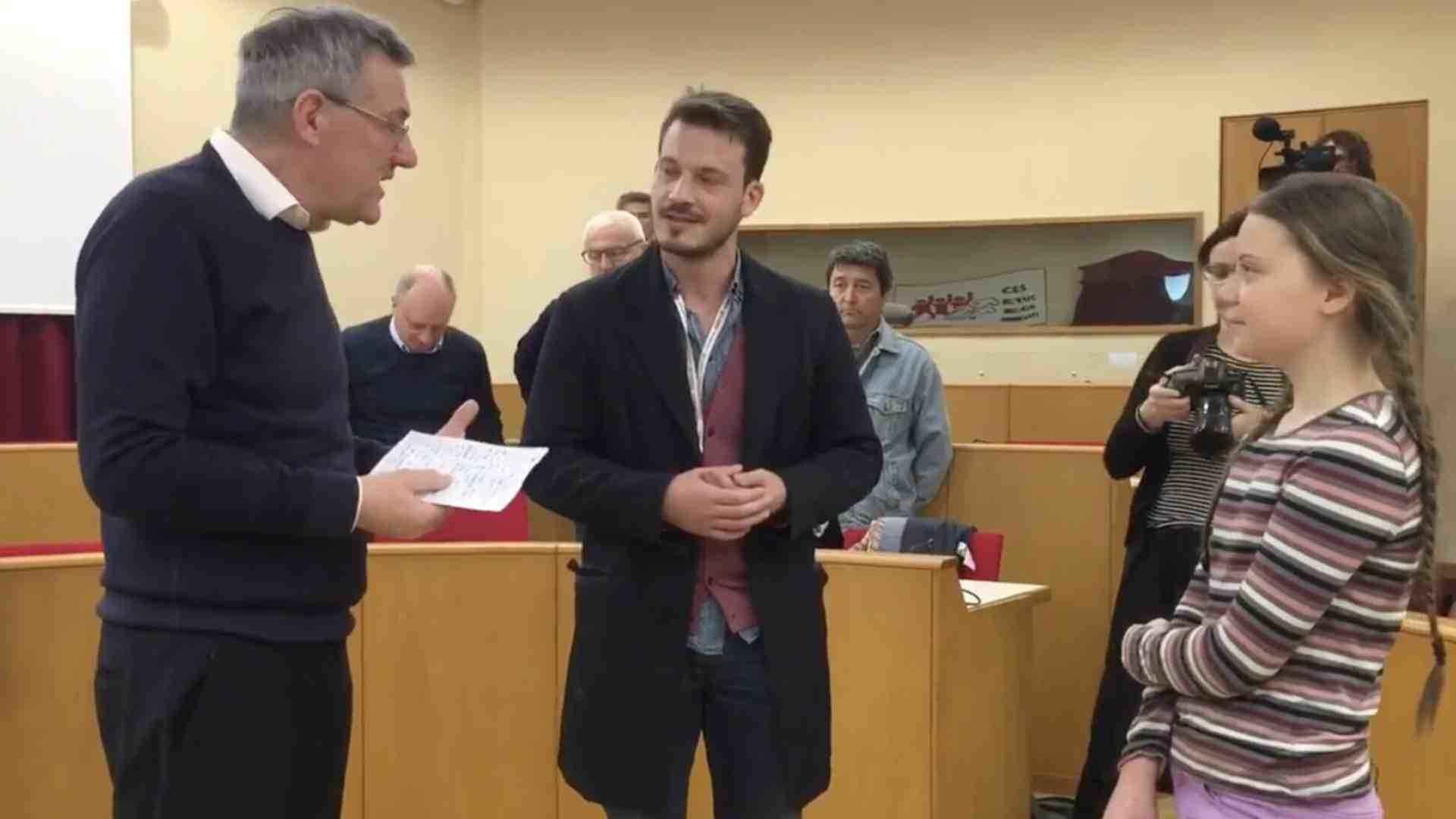 L'Usb soffia Greta Thunberg a Landini: l'attivista sciopera a Genova contro la manovra