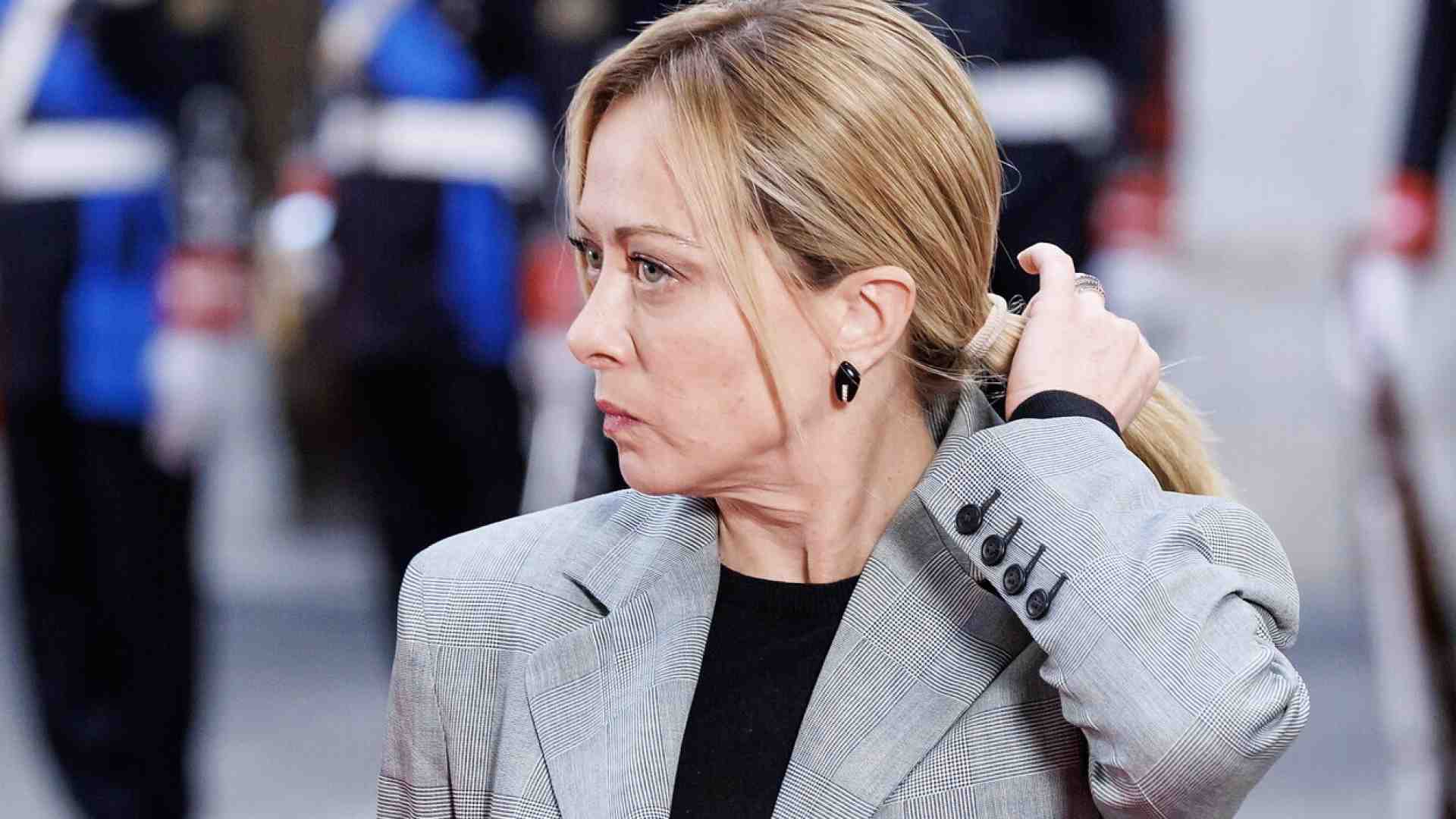 Report di Meloni. FdI: "Ranucci ossessionata da noi". Gasparri: "Qualcuno in alto lo aiuta". Il caso Stanzione