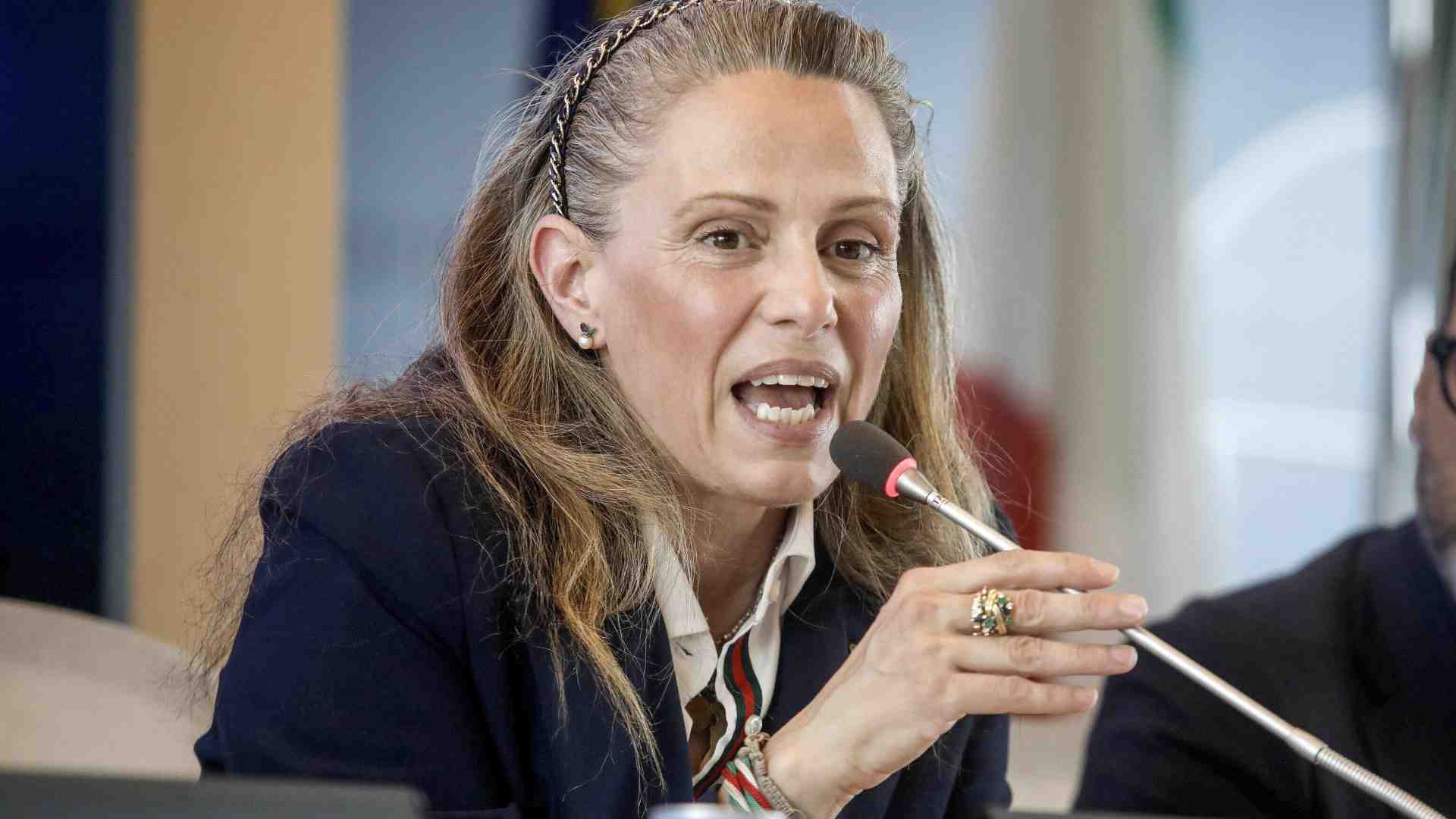 Le tendenze no vax e lo sgarbo a La Russa, chi è Federica Picchi, la sottosegreteria di Fdi sfiduciata in Lombardia