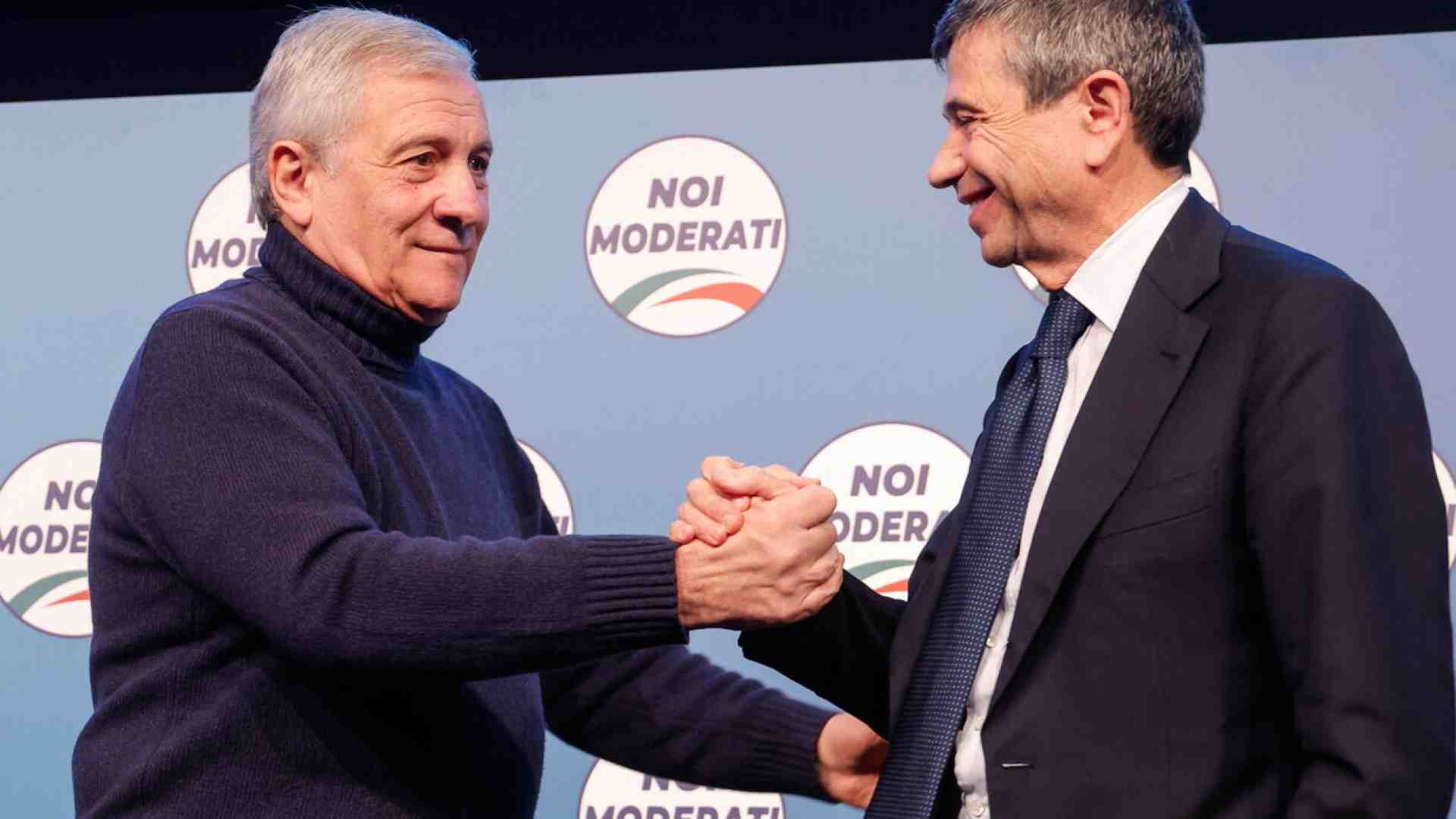 In Campania scompare il nome di Lupi dai manifesti, poi la destra rimedia. FI tenta Brugnaro