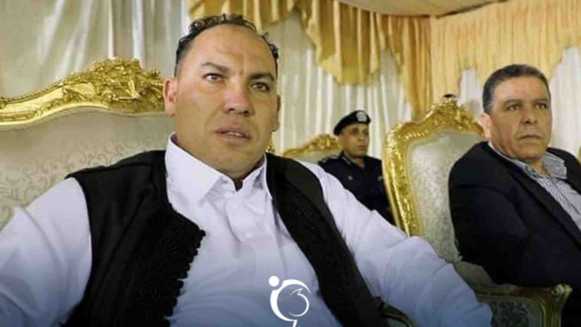 Il ghigno di Almasri, in manette a Tripoli. Ma il suo futuro è tutto da scrivere