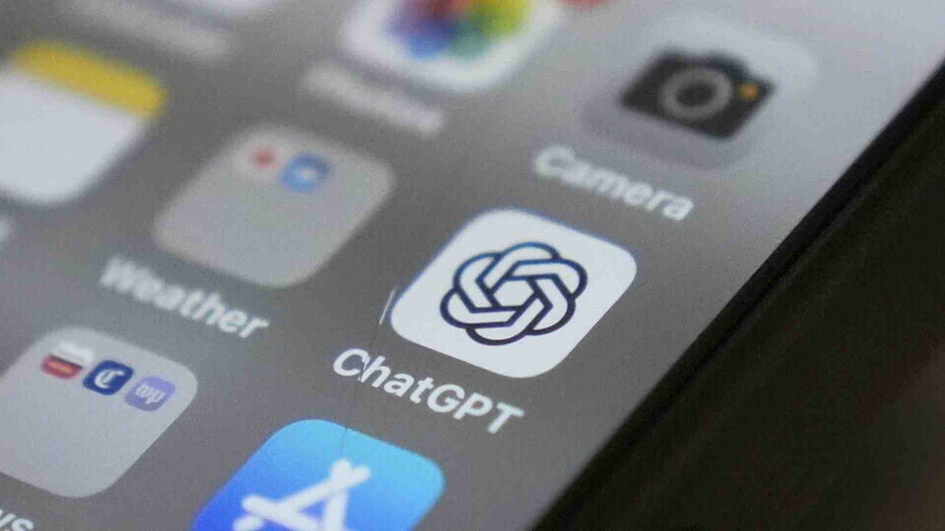 “Dell’identità”, il primo libro in cui a dialogare sono due intelligenze artificiali