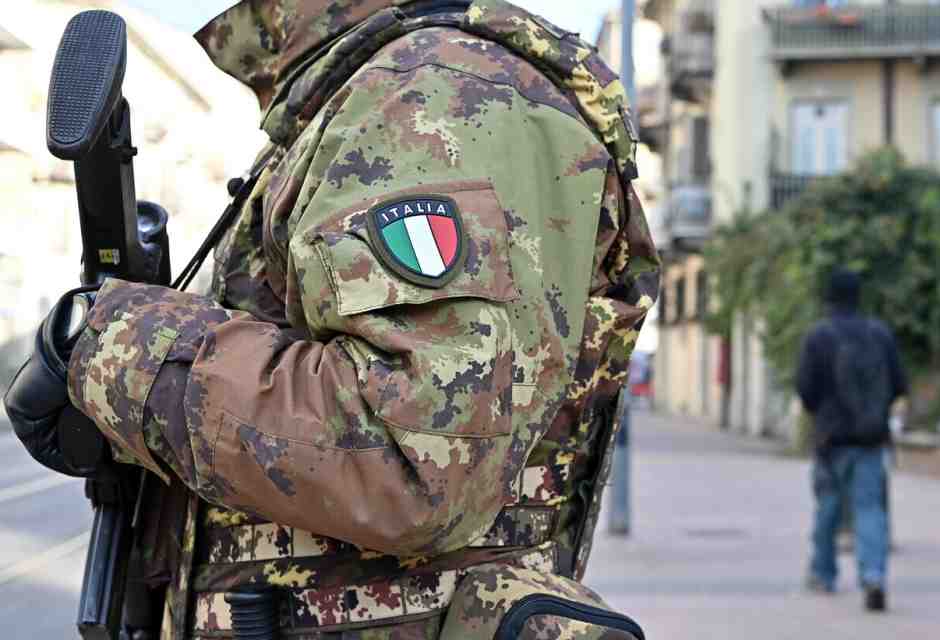 Crosetto propone di sospendere Strade Sicure. Come funziona l'operazione dell'esercito nelle città italiane