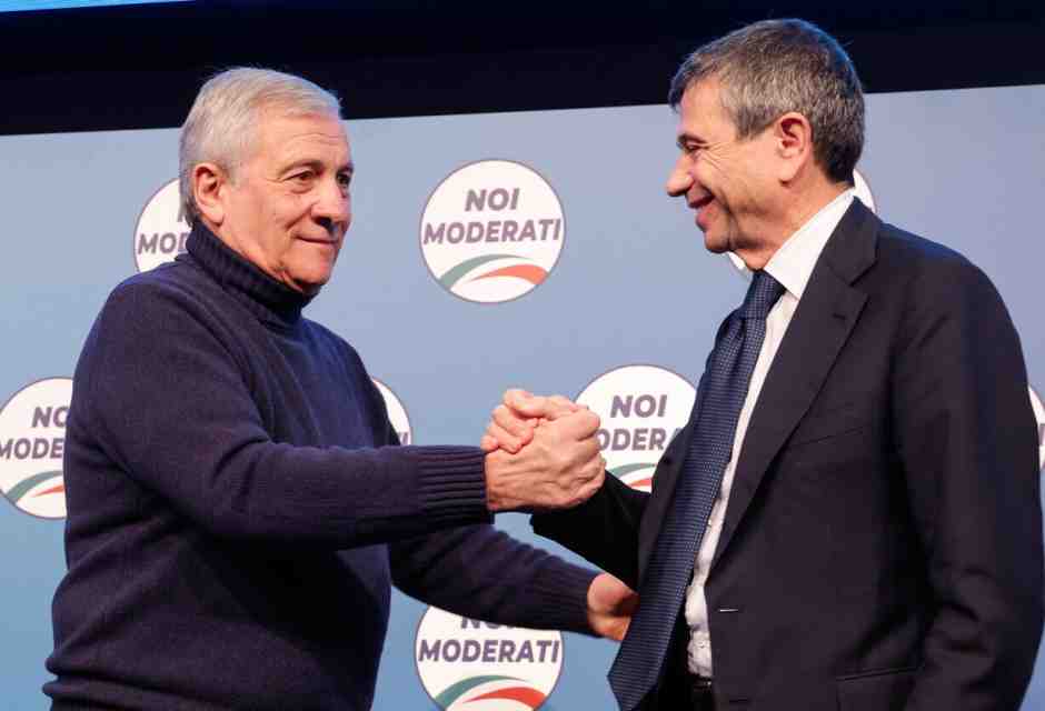 In Campania scompare il nome di Lupi dai manifesti, poi la destra rimedia. FI tenta Brugnaro