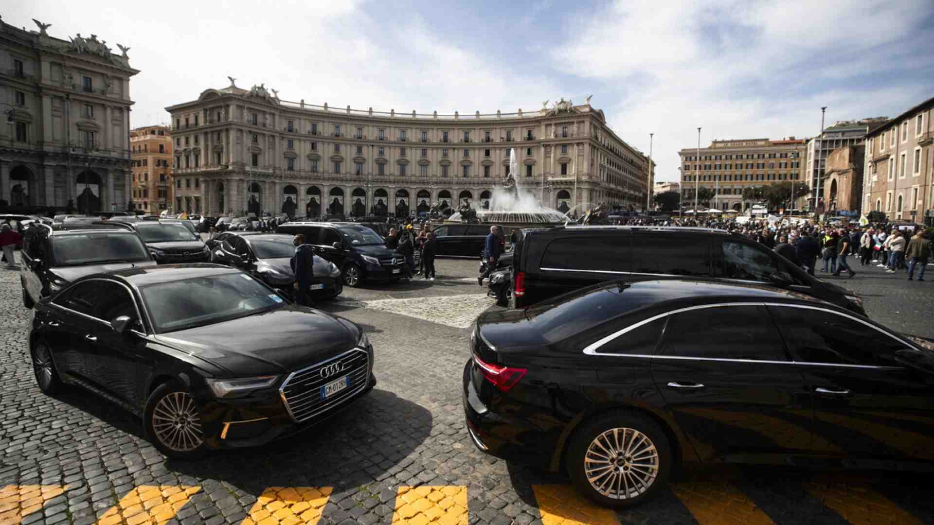 “Ora un tavolo sulle regole, non solo con i tassisti”. L’appello degli Ncc