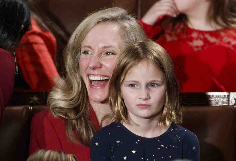 Chi è Abigail Spanberger, l’ex agente della Cia che ha conquistato la Virginia