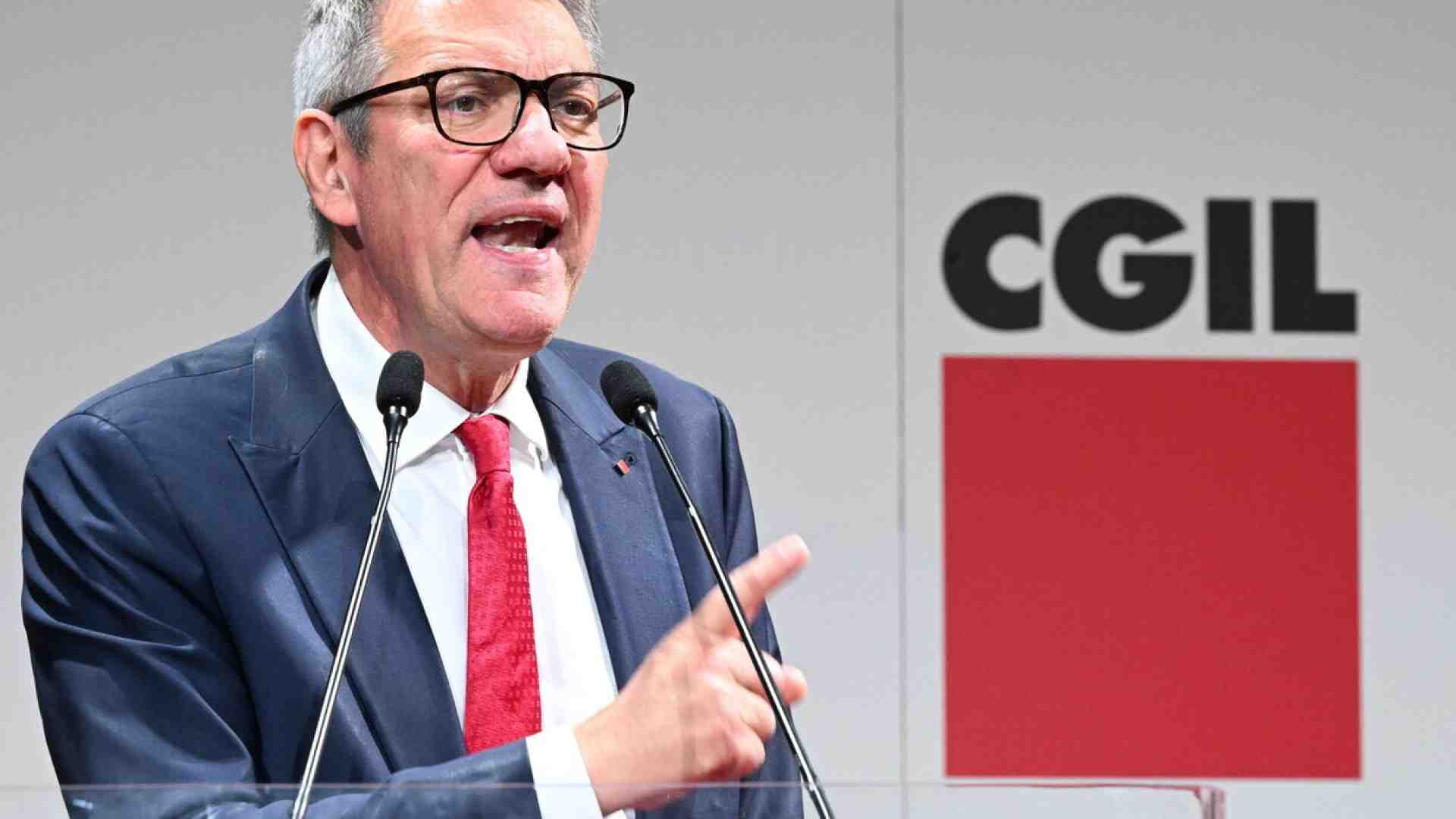 L'Aventino di Landini. Scaricato da Cisl, Uil (e dai Cobas) sullo sciopero e sui rinnovi nella scuola