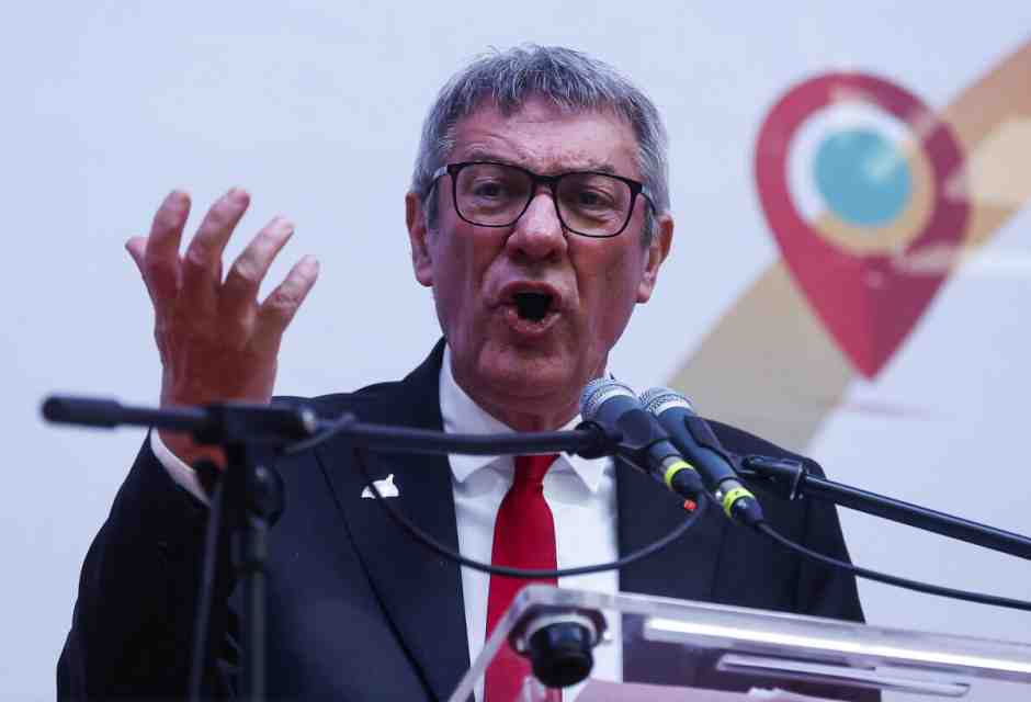 La Cgil proclama lo sciopero generale per il 12 dicembre. Meloni ironizza: "E che giorno è?"