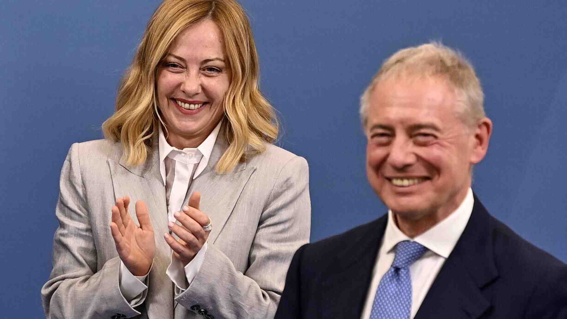 Meloni ha aggirato il Mimit per chiudere in anticipo Transizione 5.0, all’insaputa di Urso. Comicità e dati