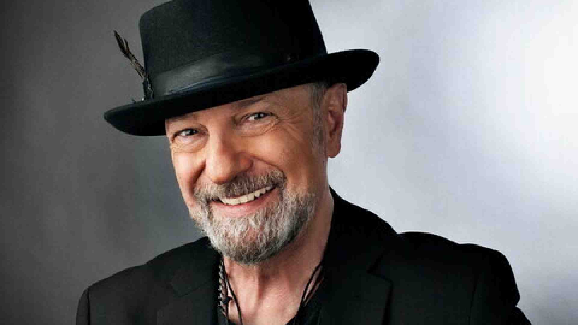 La rivoluzione analogica di Sergio Caputo: “Ho visto morire il disco, ma la musica è ancora viva”