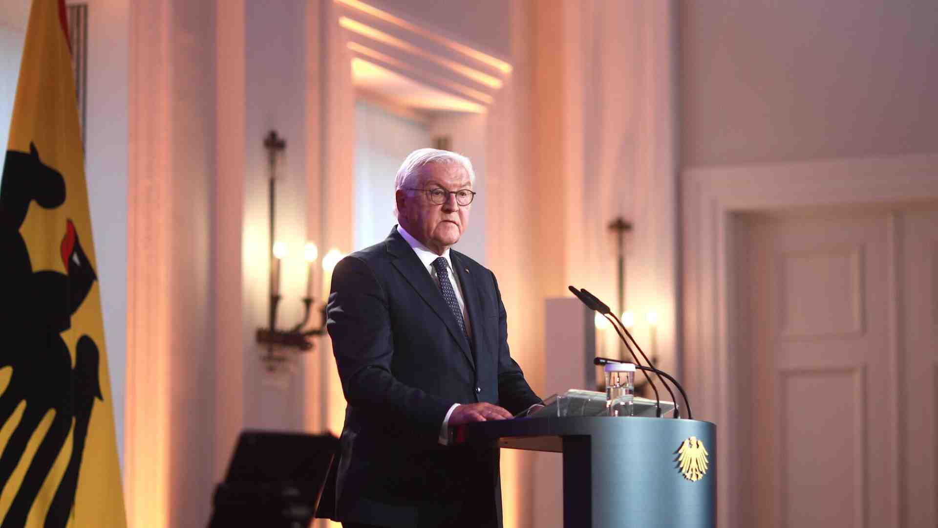 “Mai più!” non è solo memoria, ma un impegno quotidiano. Il discorso di Steinmeier per il 9 novembre