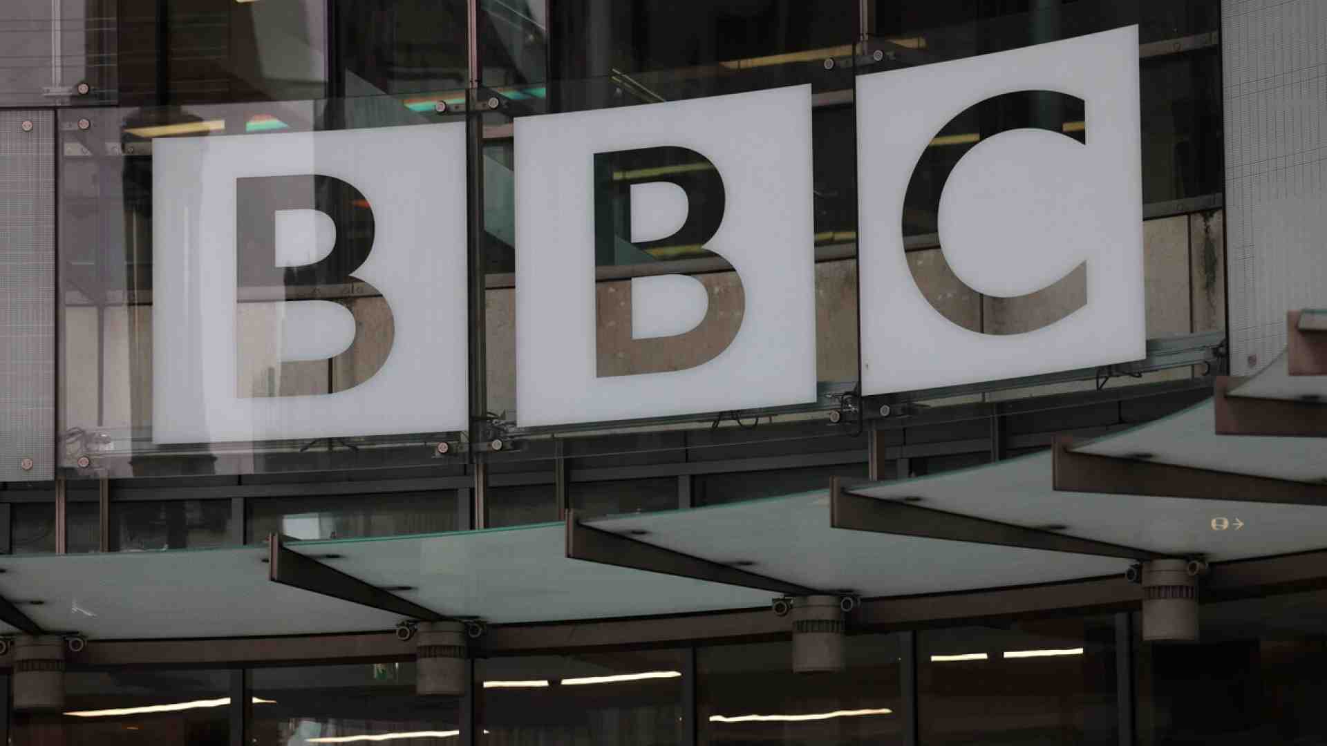 La crisi della Bbc non è un complotto dell’estrema destra. Intervista