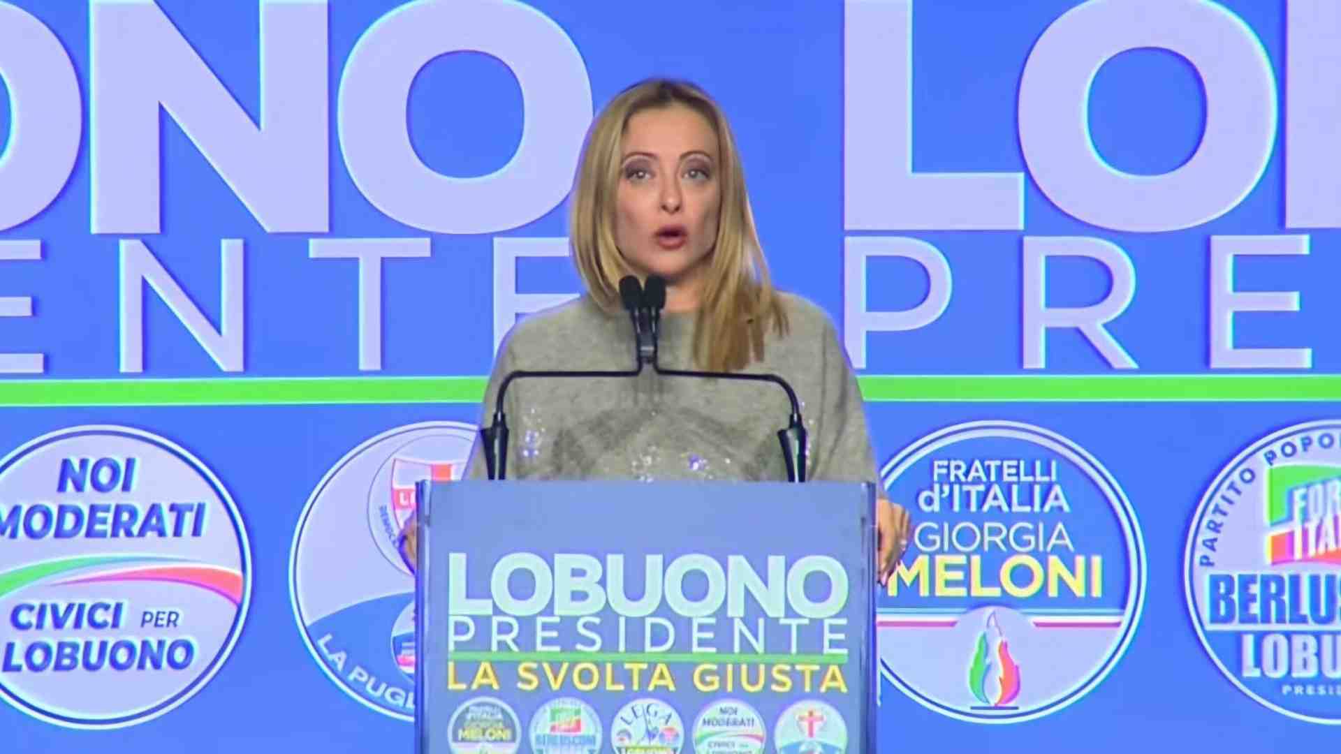 Il centrodestra a Bari per Lobuono. Meloni: "Manovra per ricchi? Ci vuole coraggio a dirlo"