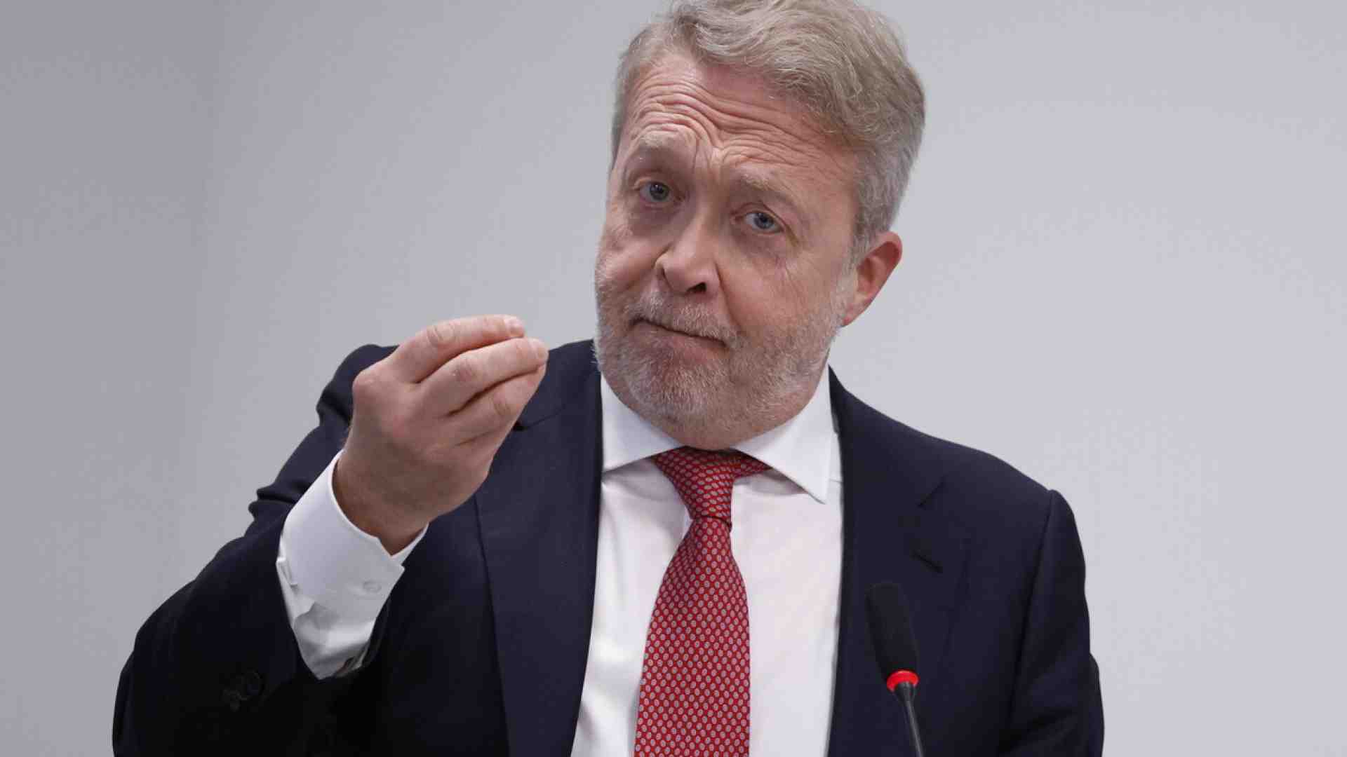 E Ghiglia si difende: "Nessun motivo per fare un passo indietro"