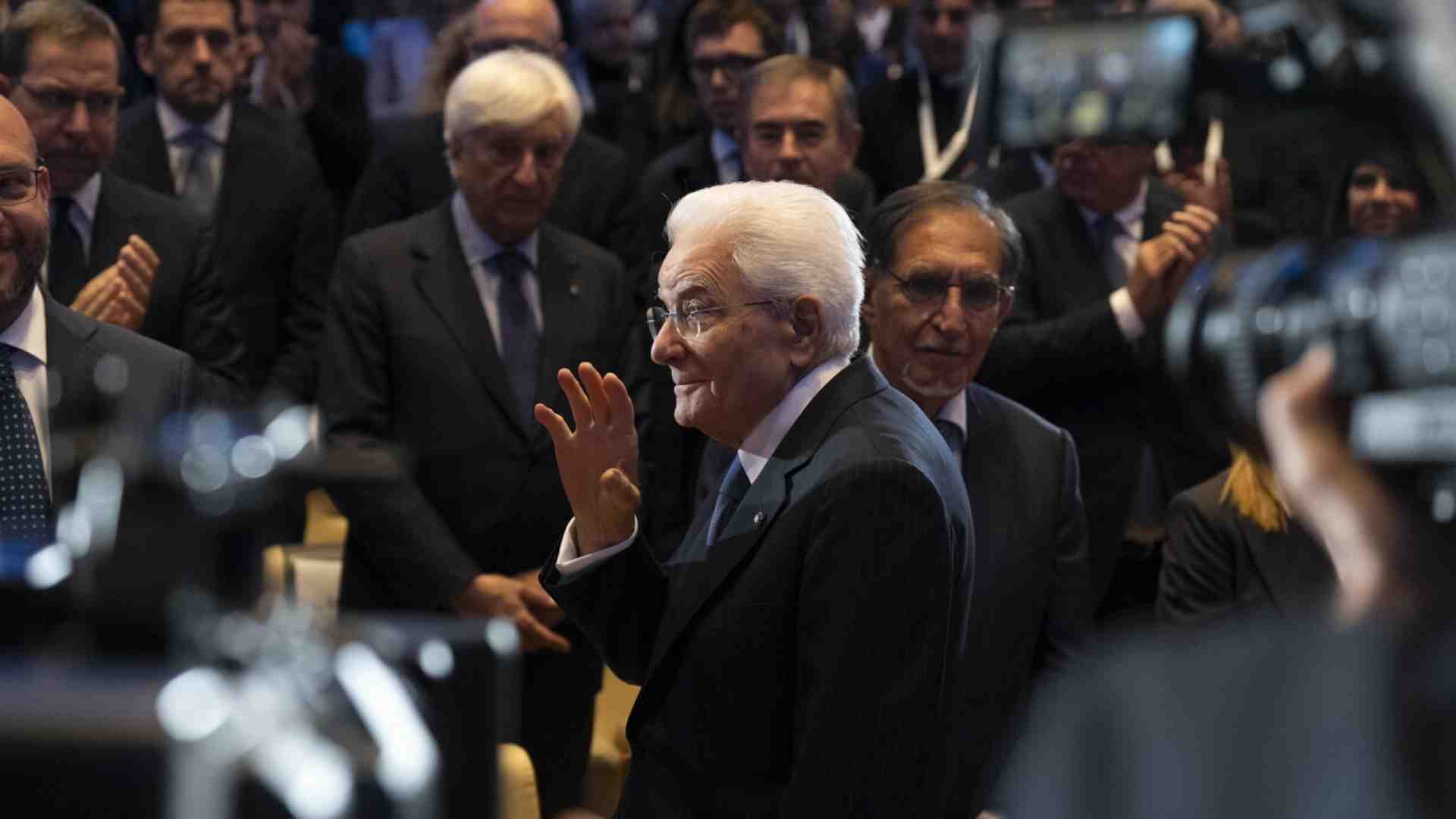 Cerchi invano un vero pacifista, finché non arrivi al Quirinale