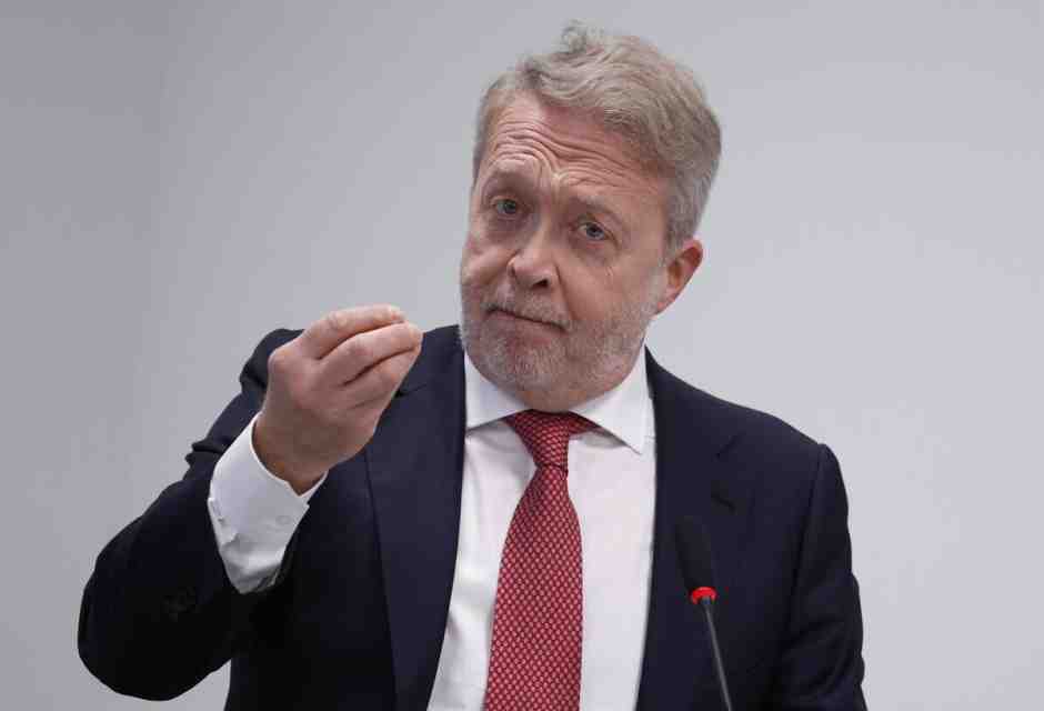 E Ghiglia si difende: "Nessun motivo per fare un passo indietro"