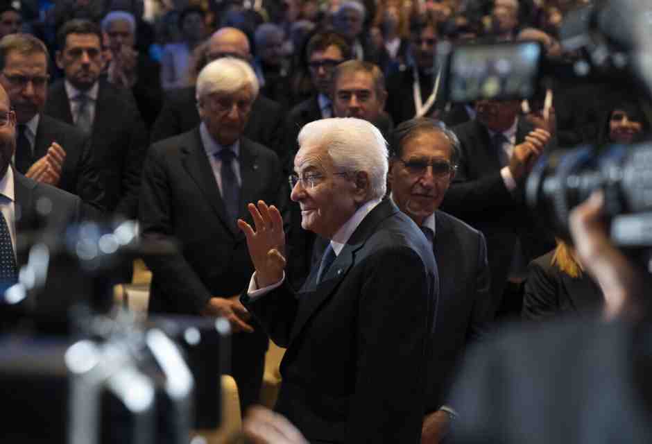 Cerchi invano un vero pacifista, finché non arrivi al Quirinale