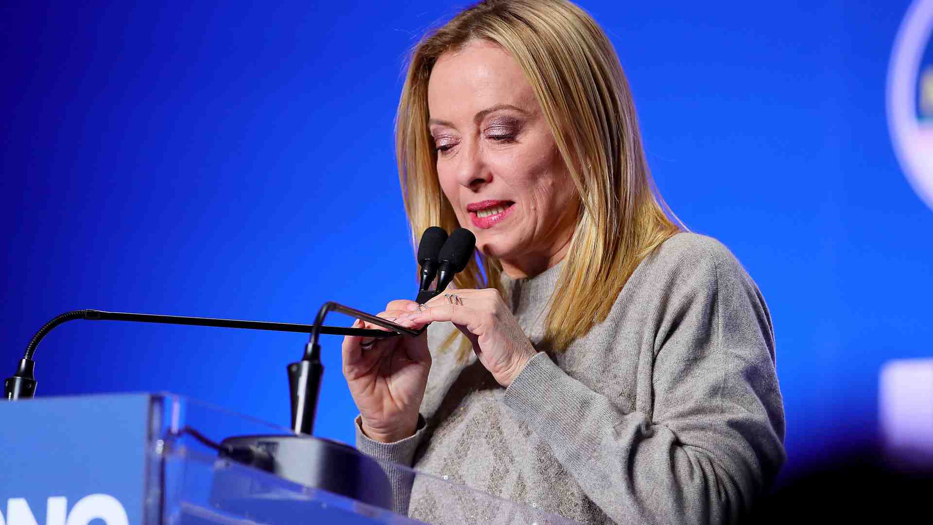 Meloni contro gli smemorati della Privacy. "Il Garante nominato da Pd-M5s". Il duello è con Manfredi. Il nodo gas