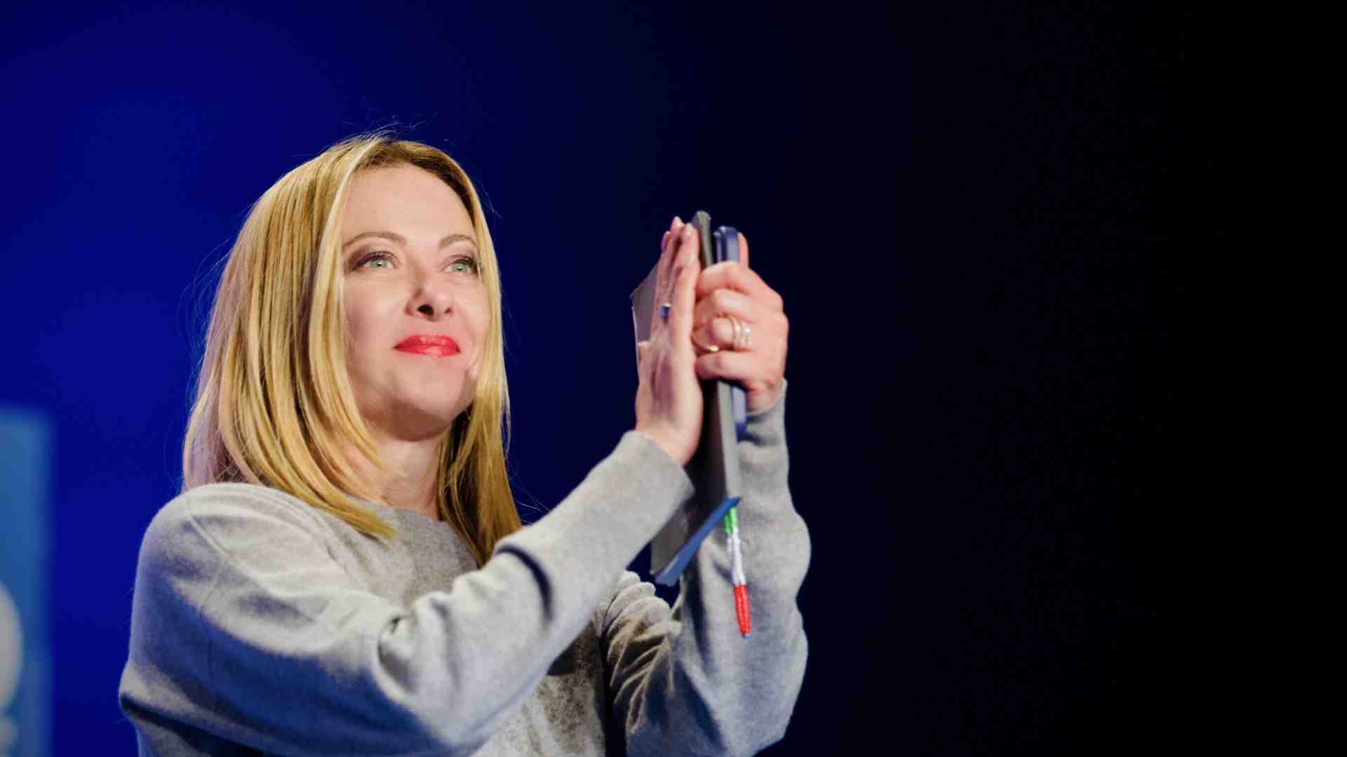 Le bollette di Meloni: prepara due decreti Energia e uno supersicurezza Nordio-Piantedosi. Riunione sulla manovra