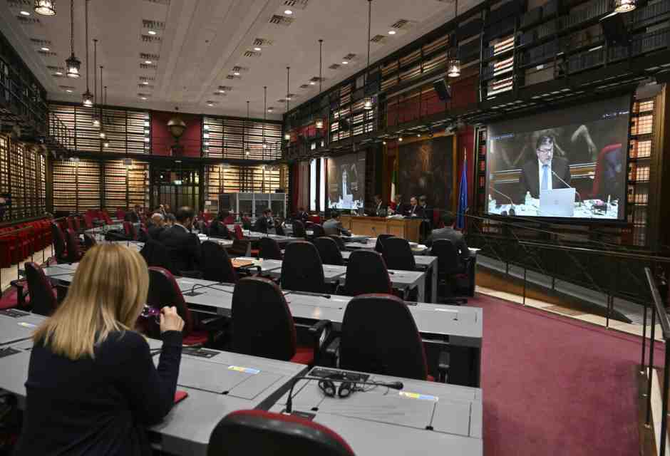 Il centrodestra lascia le audizioni in mano all’opposizione. E poi si lamenta con Bankitalia e Upb