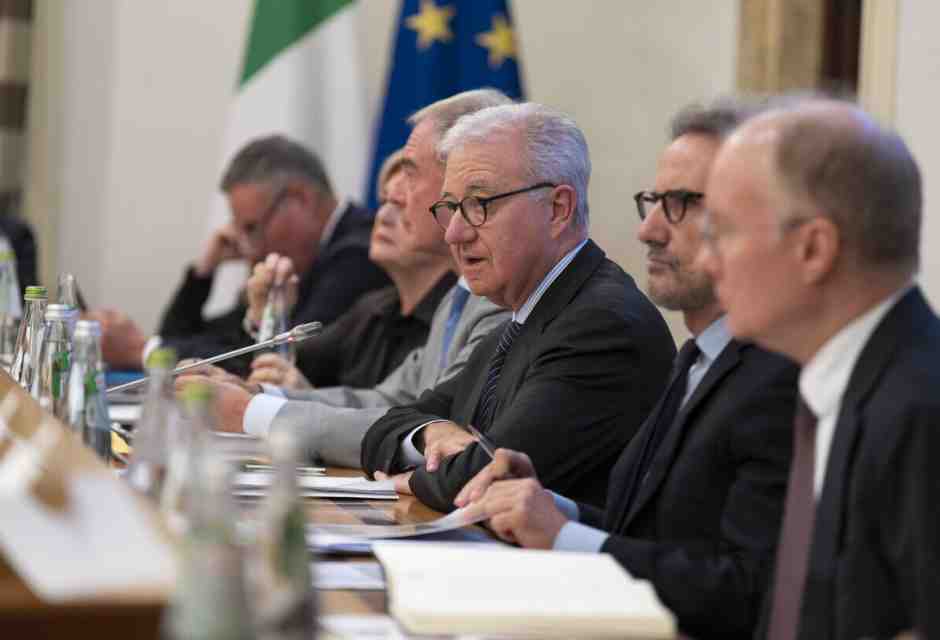 Sull'ex Ilva i sindacati accusano il governo: "L'unico piano è la chiusura". Altri 6.000 in cassa integrazione