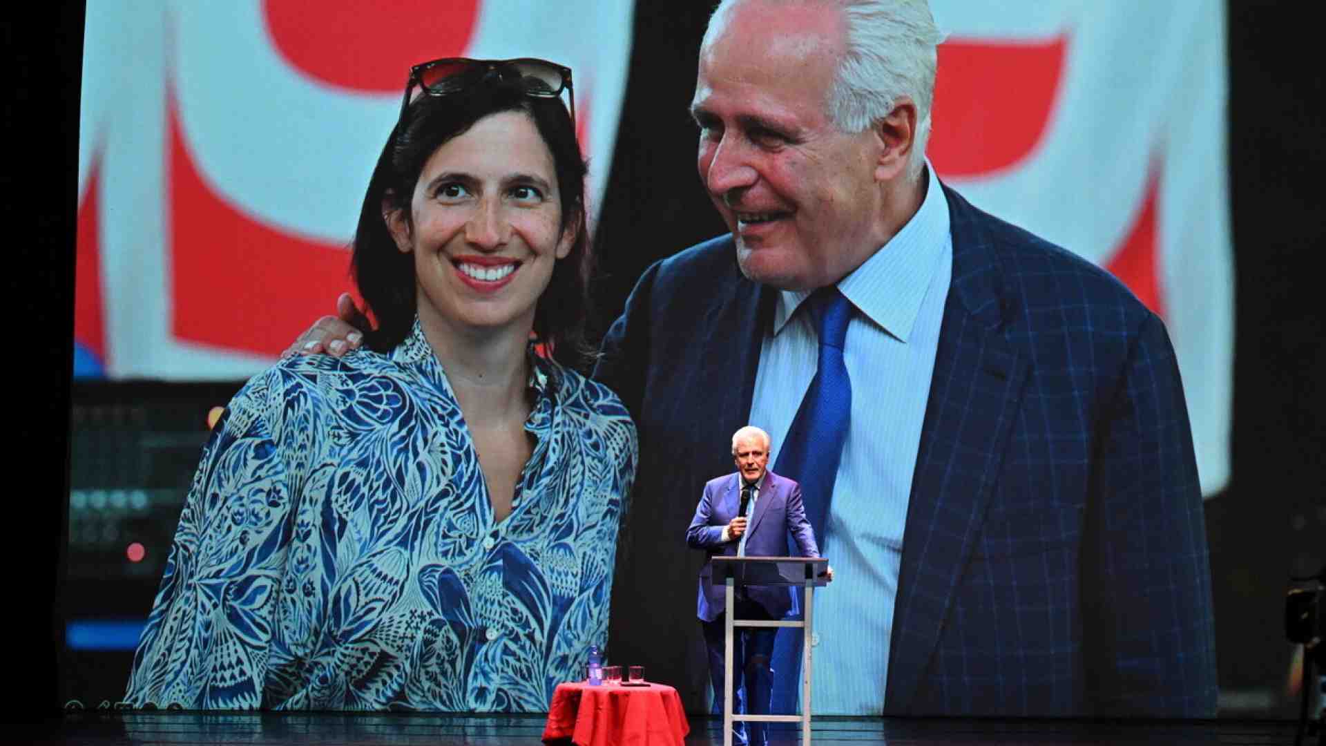 Schlein e il laboratorio di governo Toscana: purghe, fedelissimi, deleghe matte. Delirio