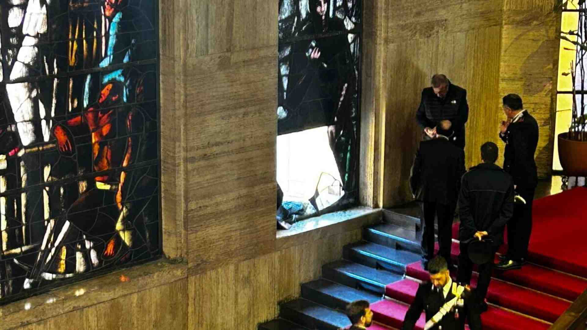 Una vetrata di meno. L'incidente al Mimit che ha distrutto una parte dell'opera di Mario Sironi